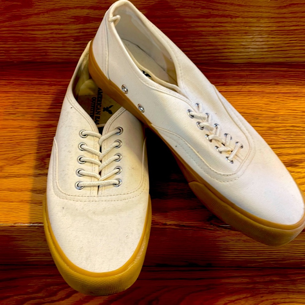 American Eagle Off White Canvas Shoes